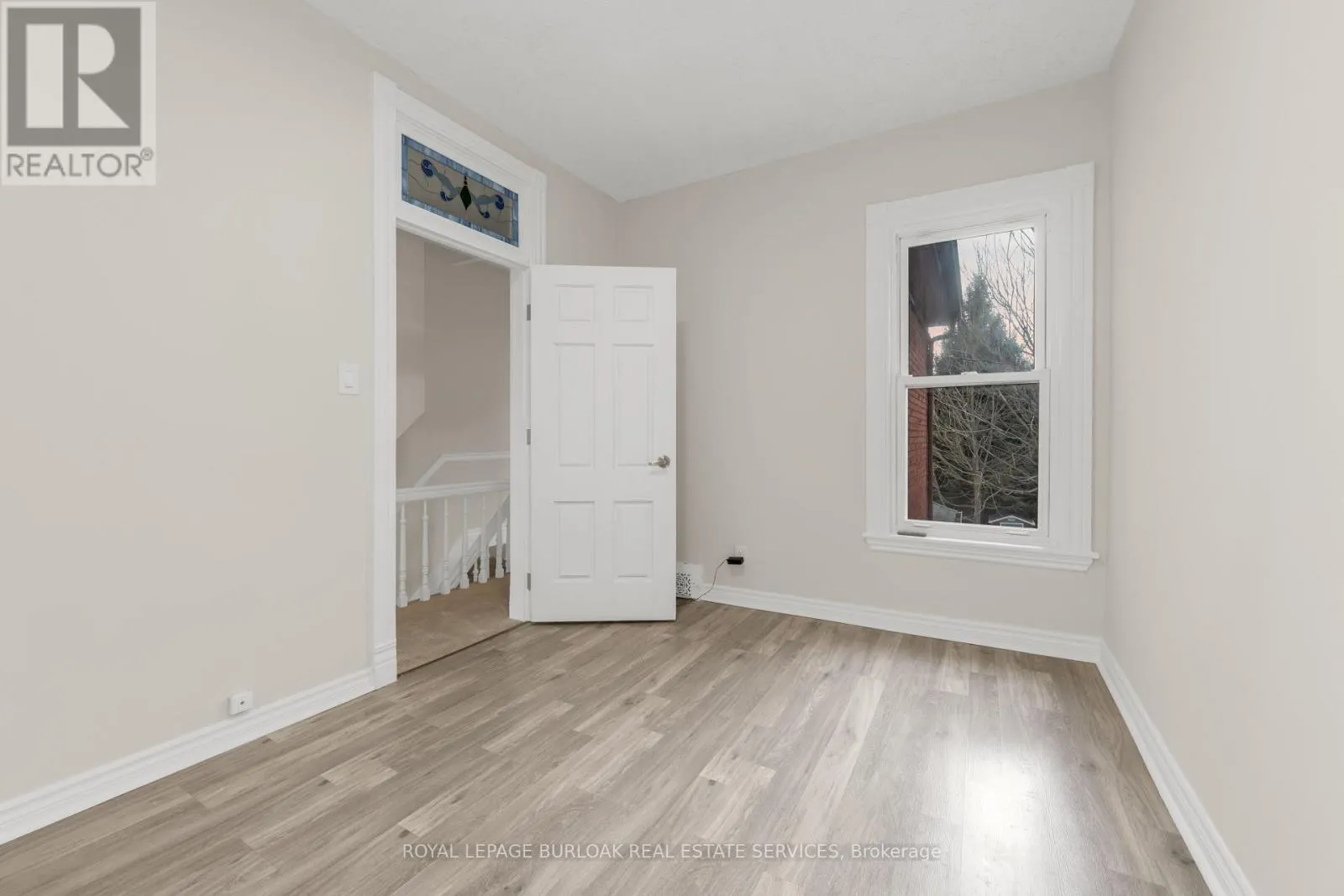 16 MURRAY STREET E