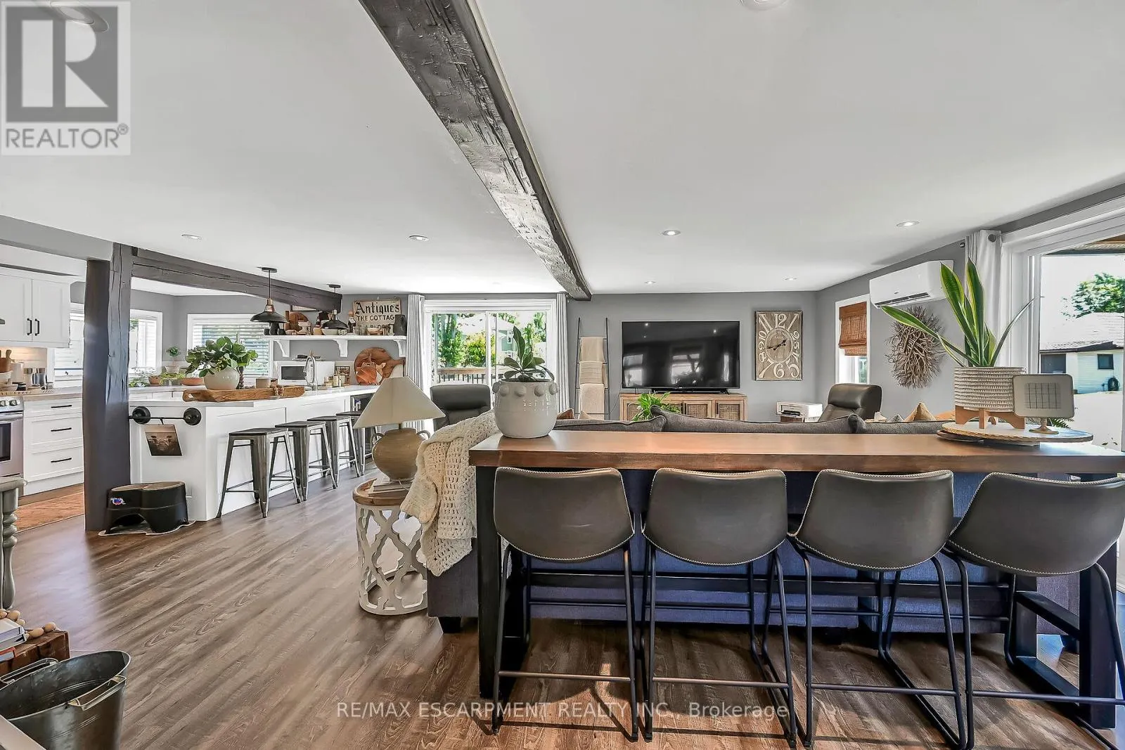 55 LAKESIDE DRIVE