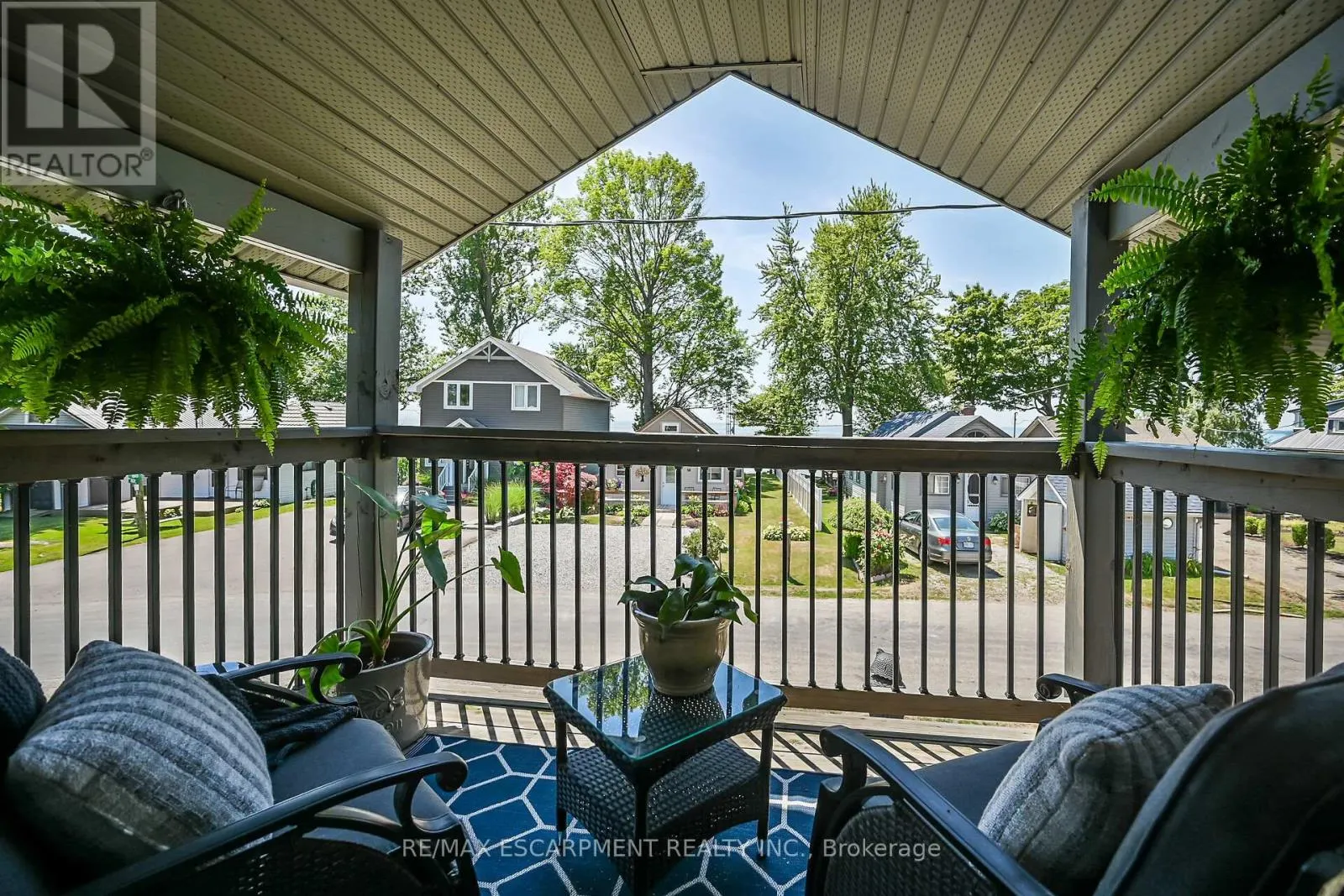 55 LAKESIDE DRIVE