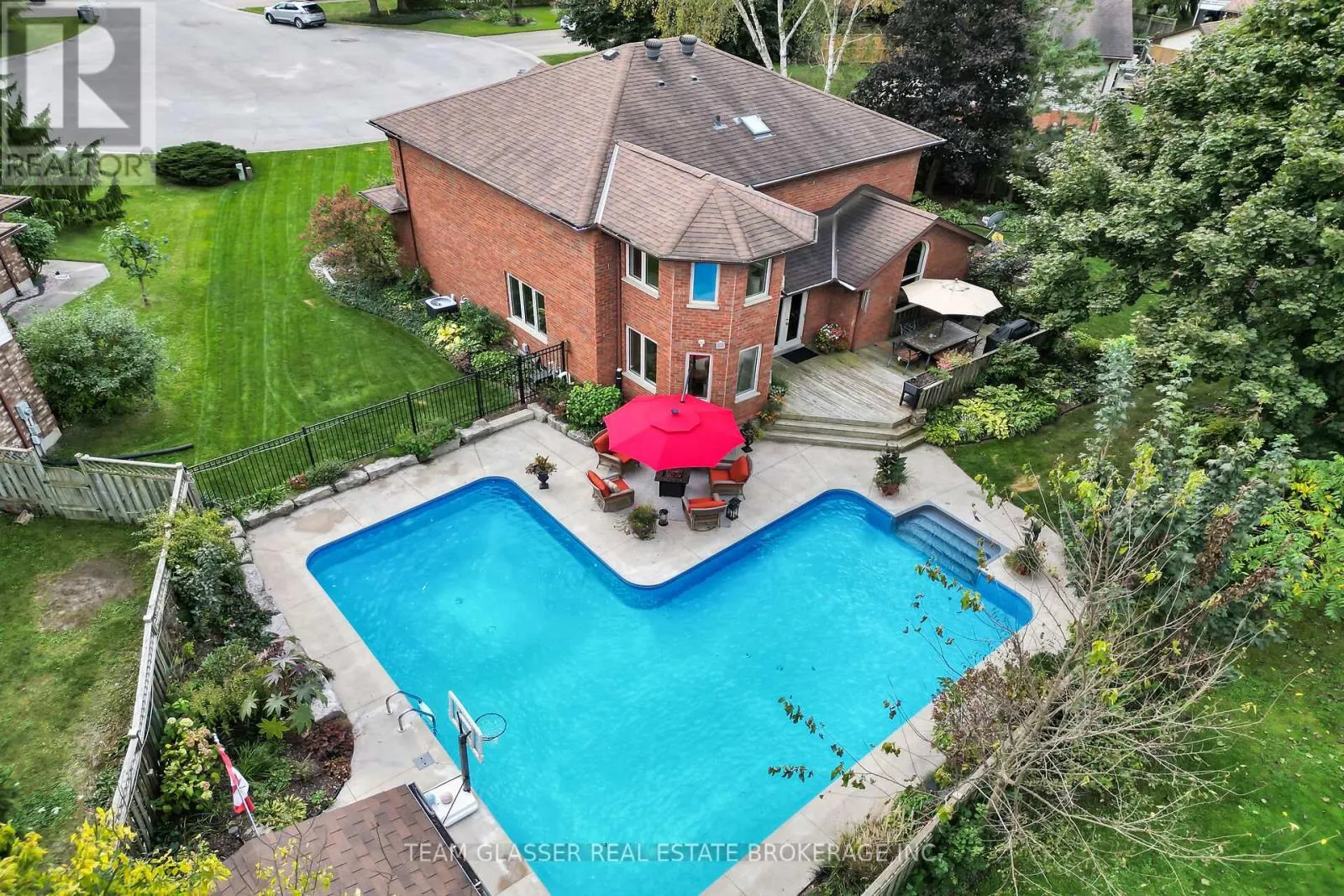 33 HILLCREST COURT