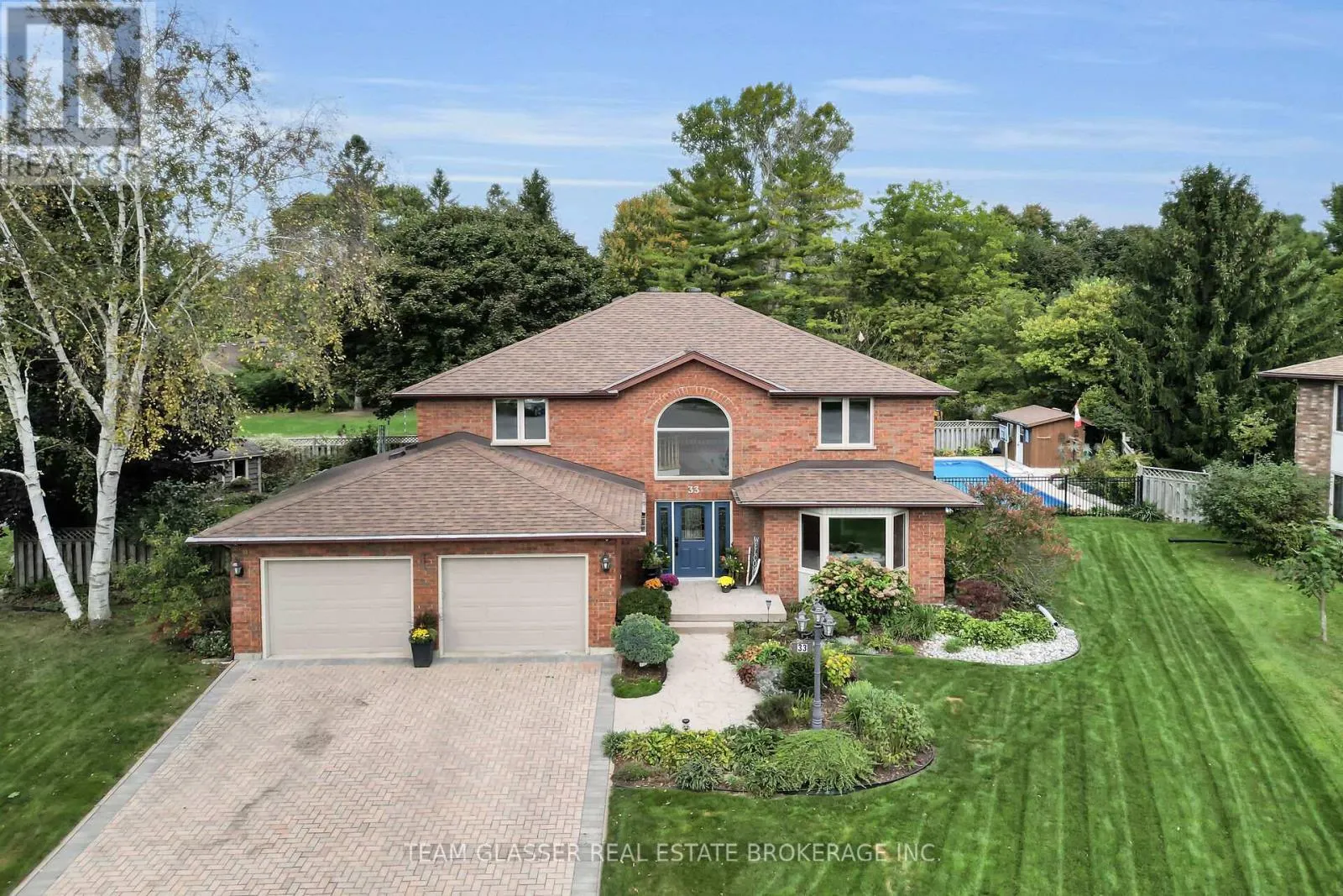 33 HILLCREST COURT