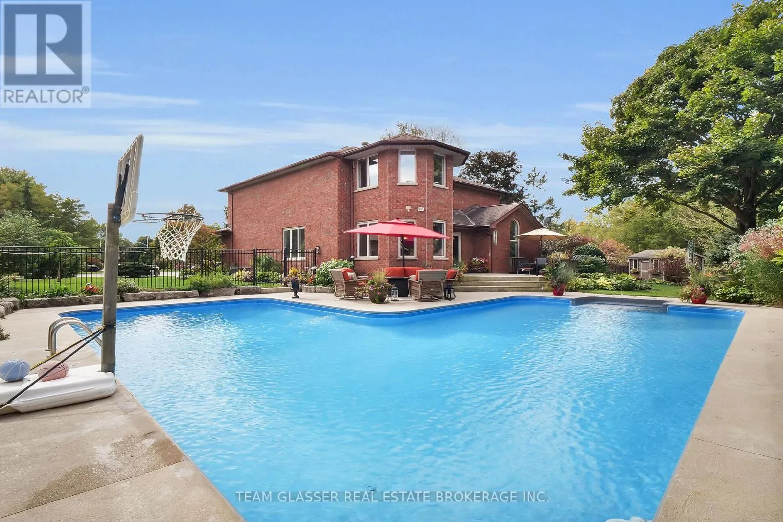 33 HILLCREST COURT