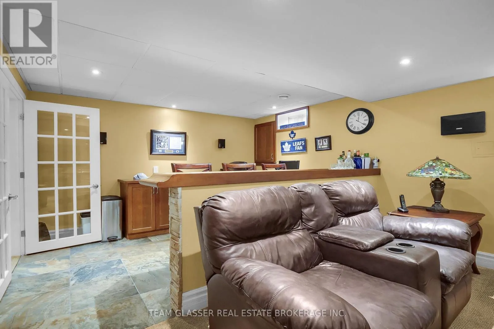 33 HILLCREST COURT