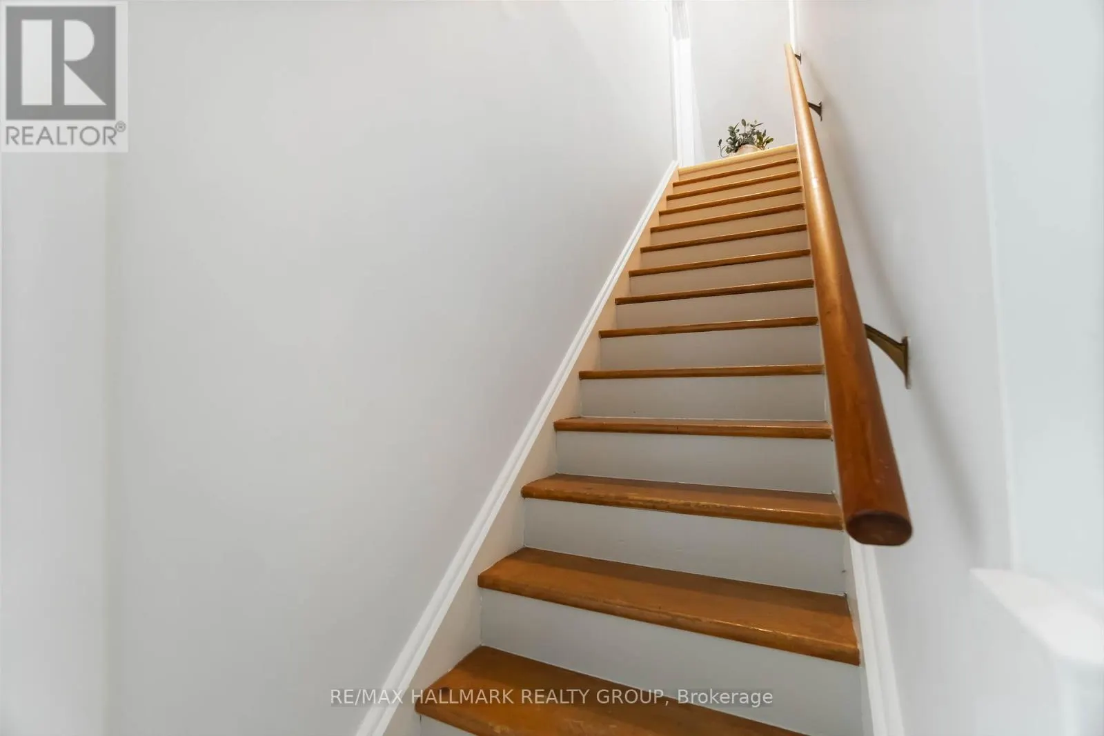 6 ALGONKIN TRAIL