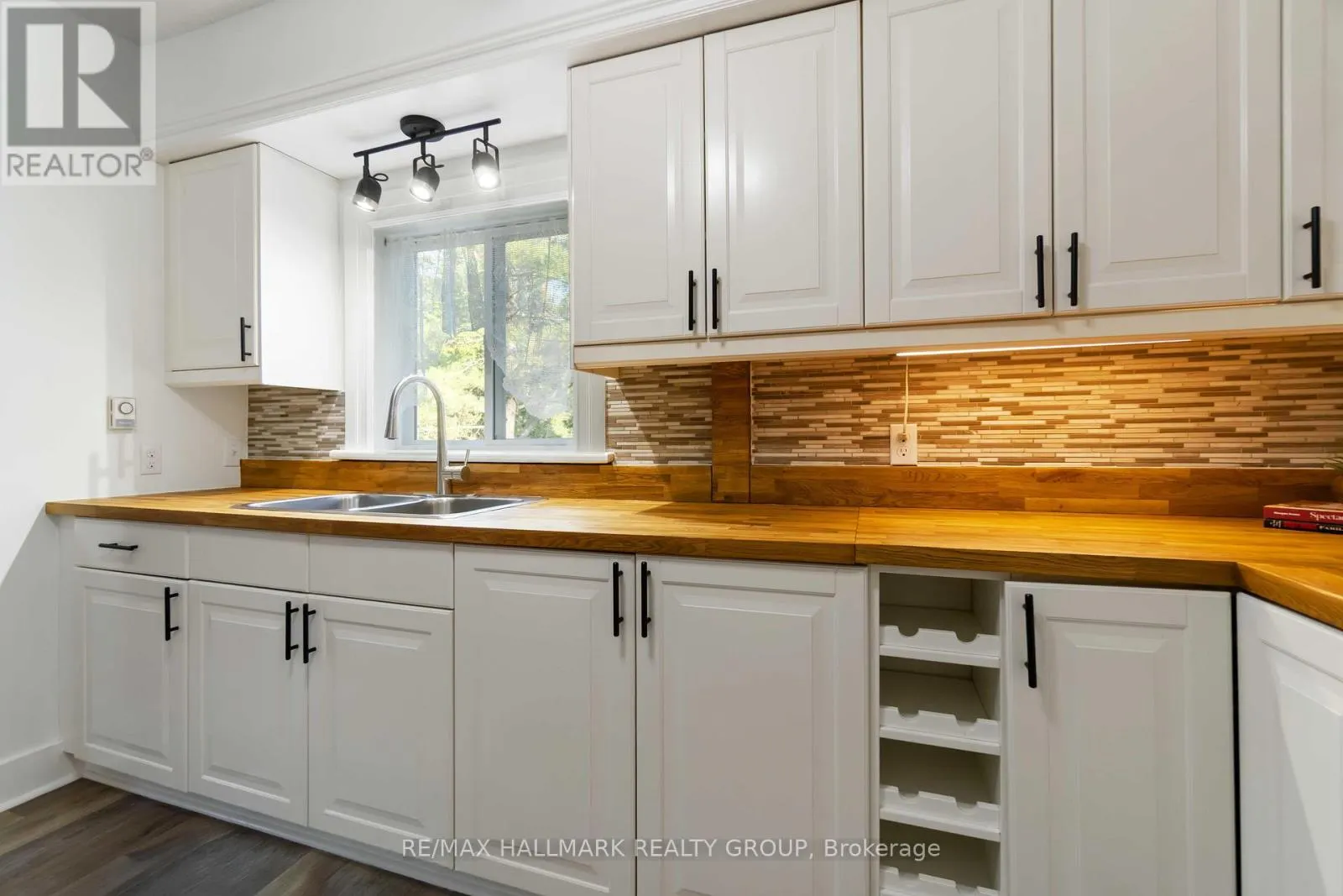 6 ALGONKIN TRAIL