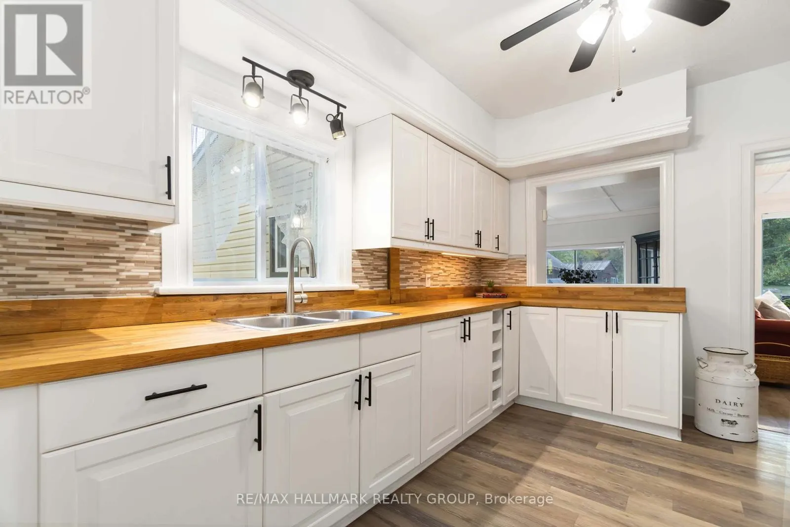 6 ALGONKIN TRAIL