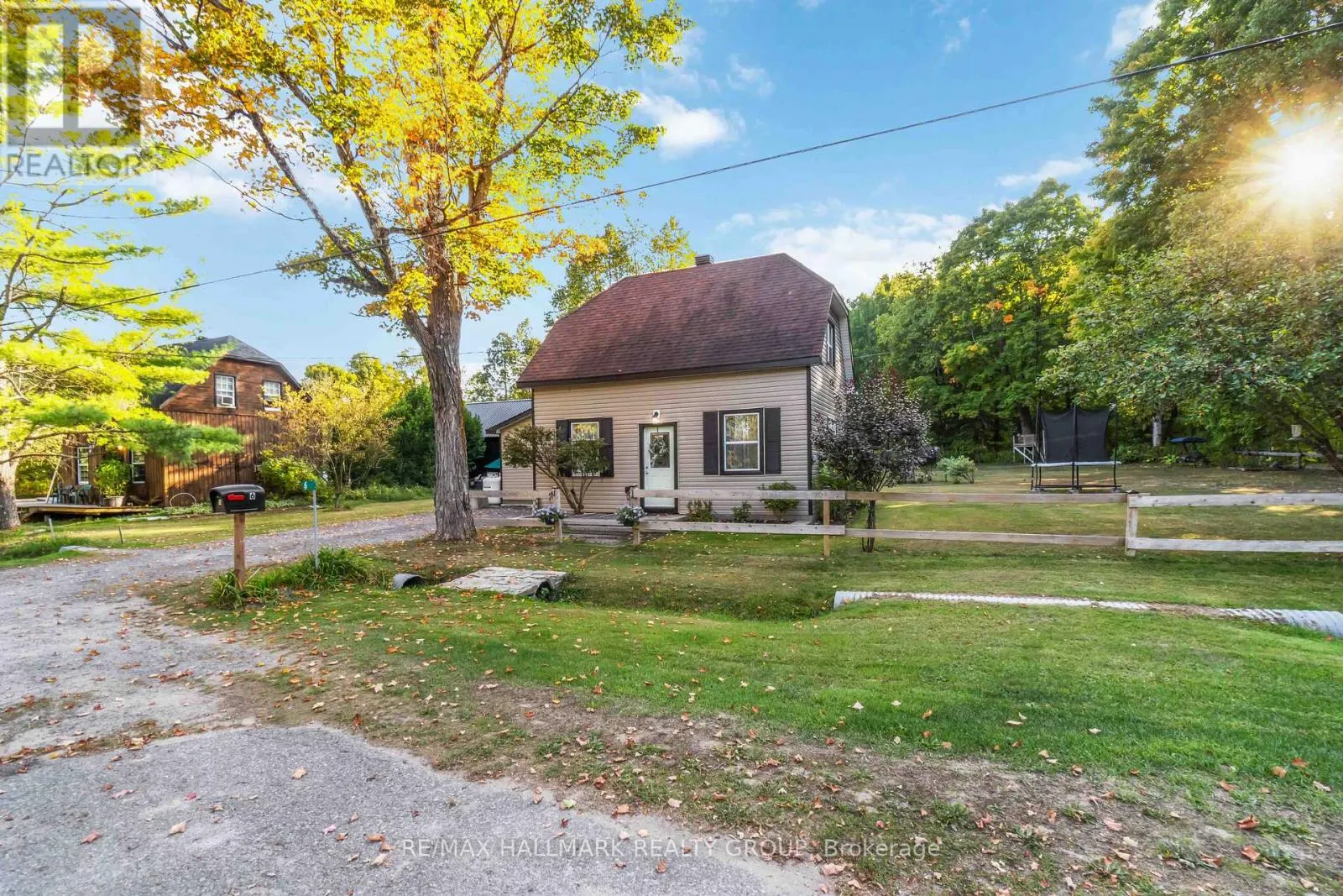 6 ALGONKIN TRAIL
