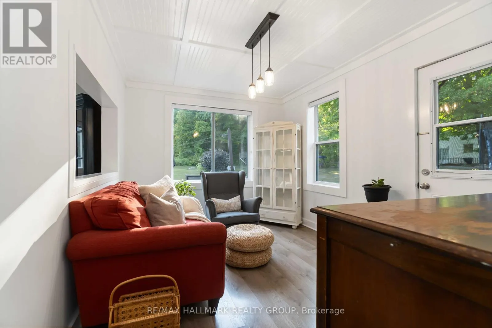 6 ALGONKIN TRAIL