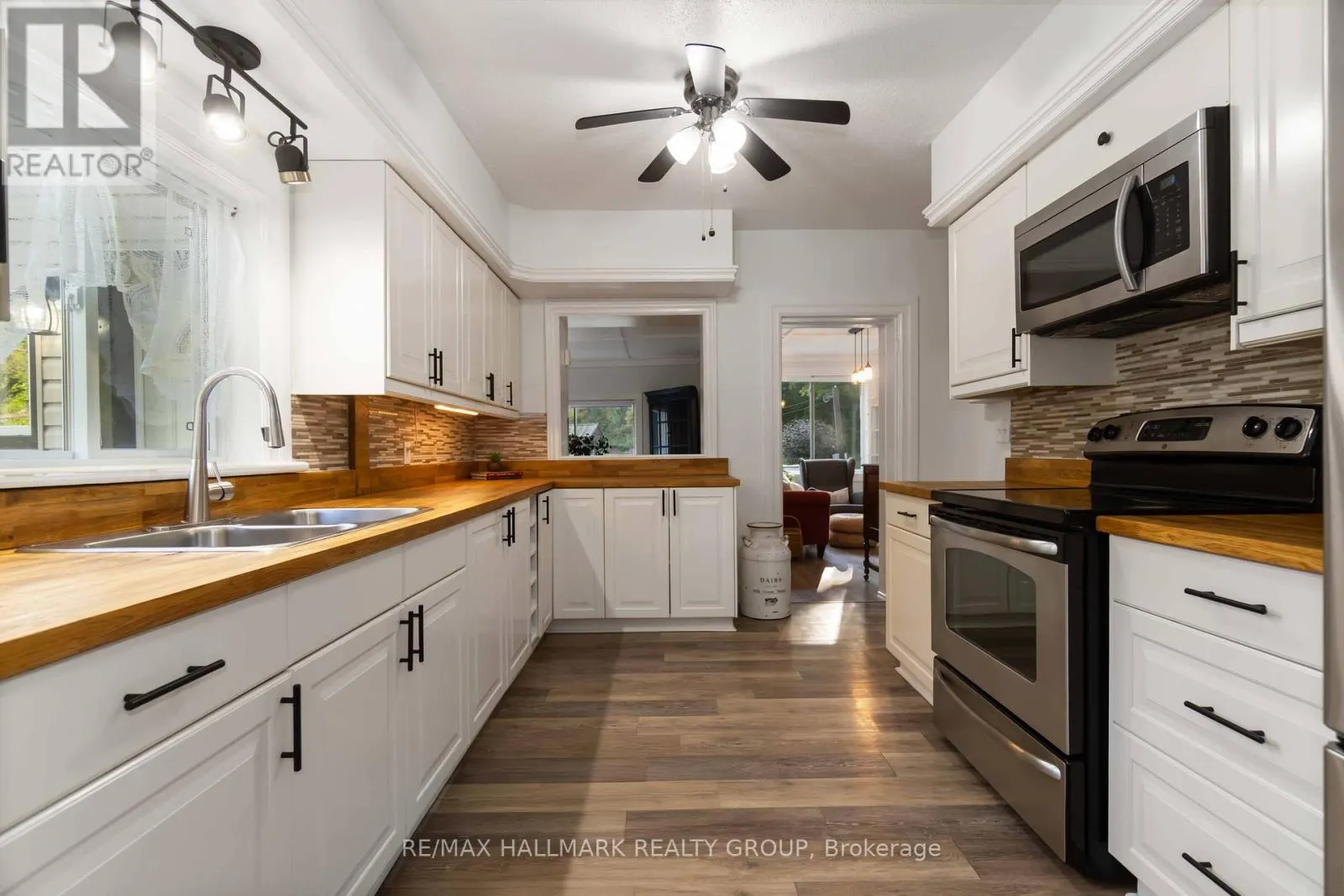 6 ALGONKIN TRAIL