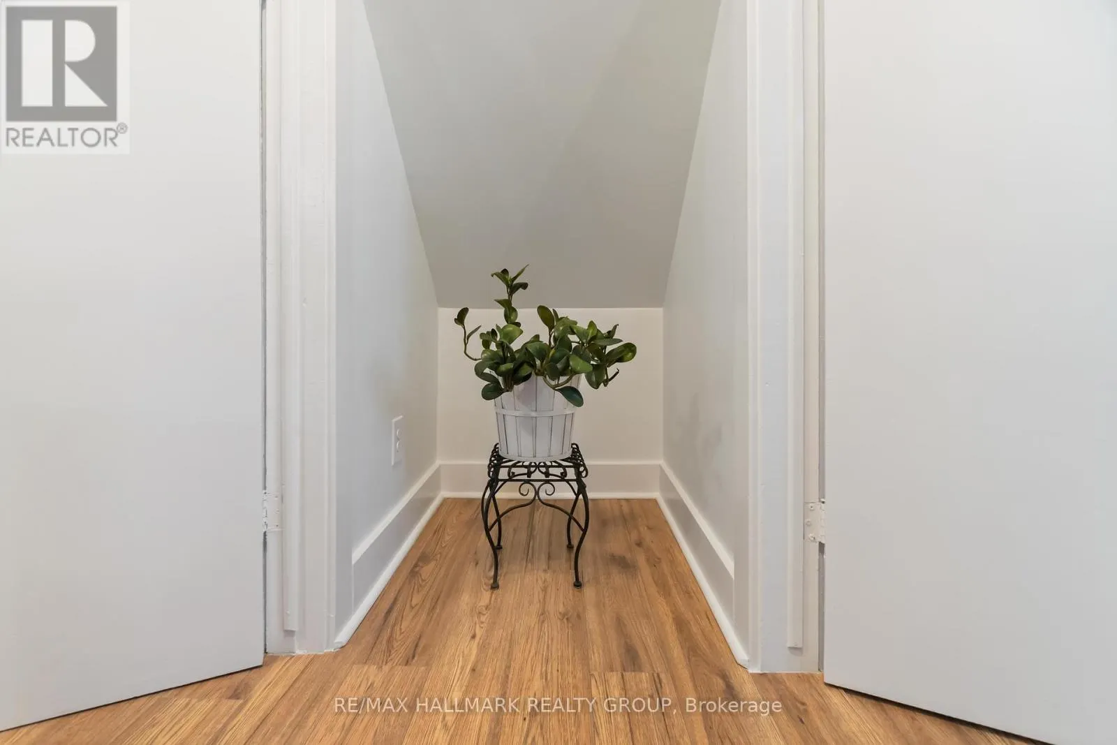 6 ALGONKIN TRAIL