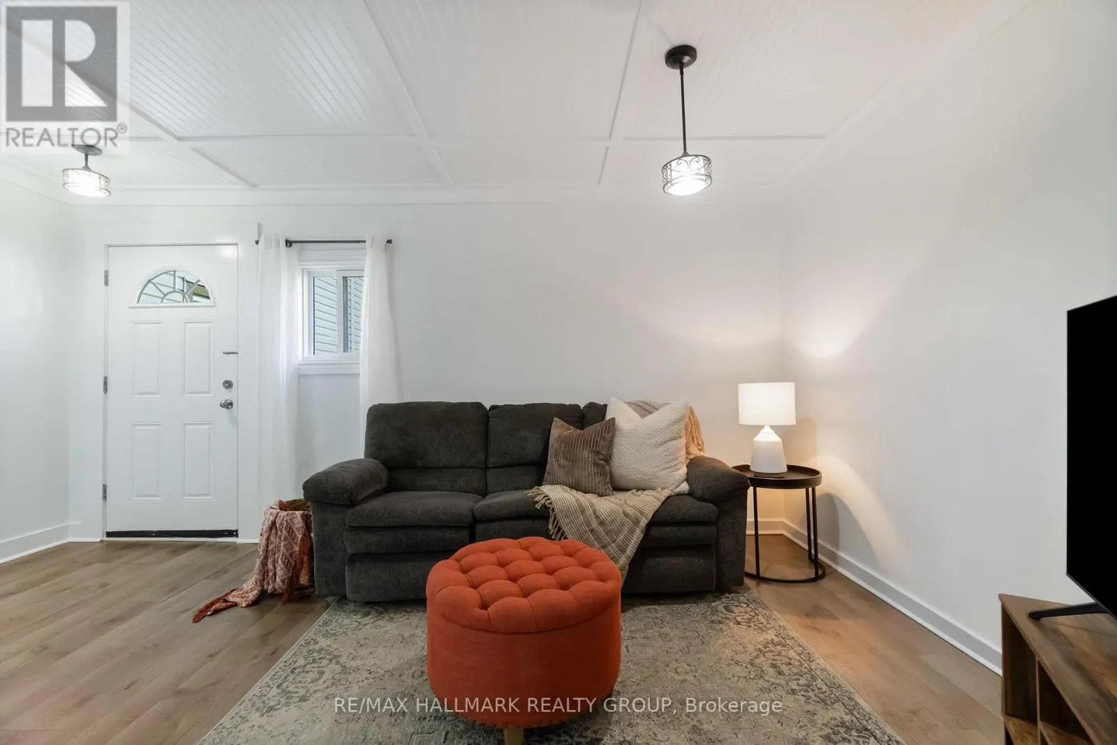 6 ALGONKIN TRAIL