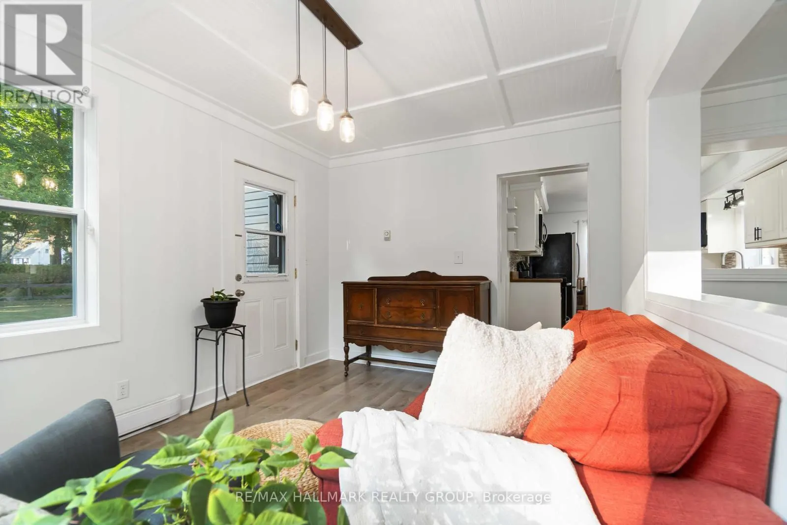 6 ALGONKIN TRAIL