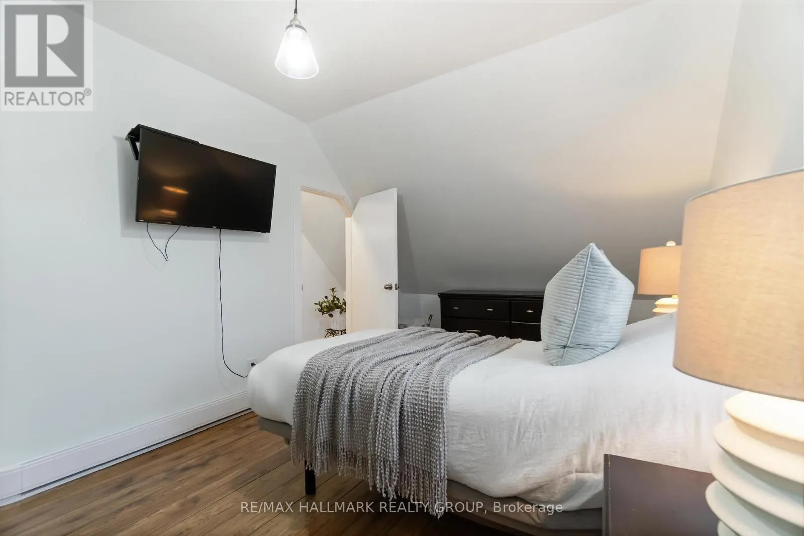 6 ALGONKIN TRAIL