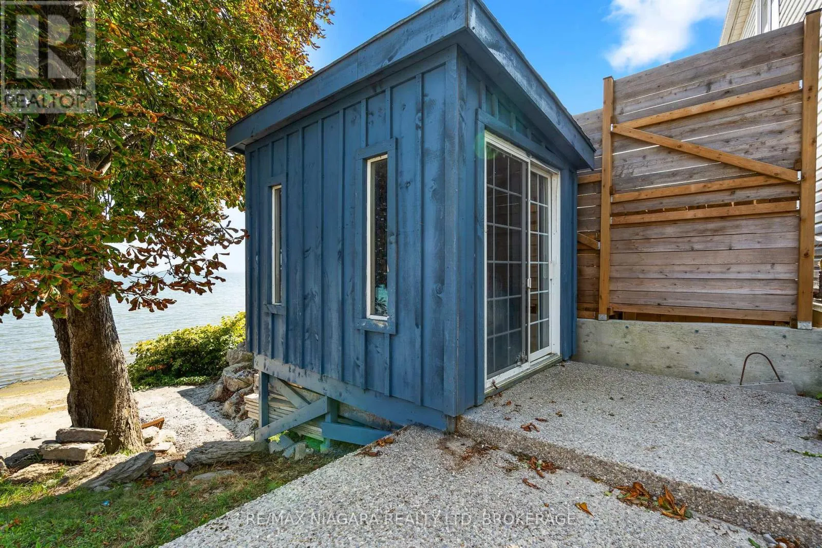 105 LIGHTHOUSE DRIVE
