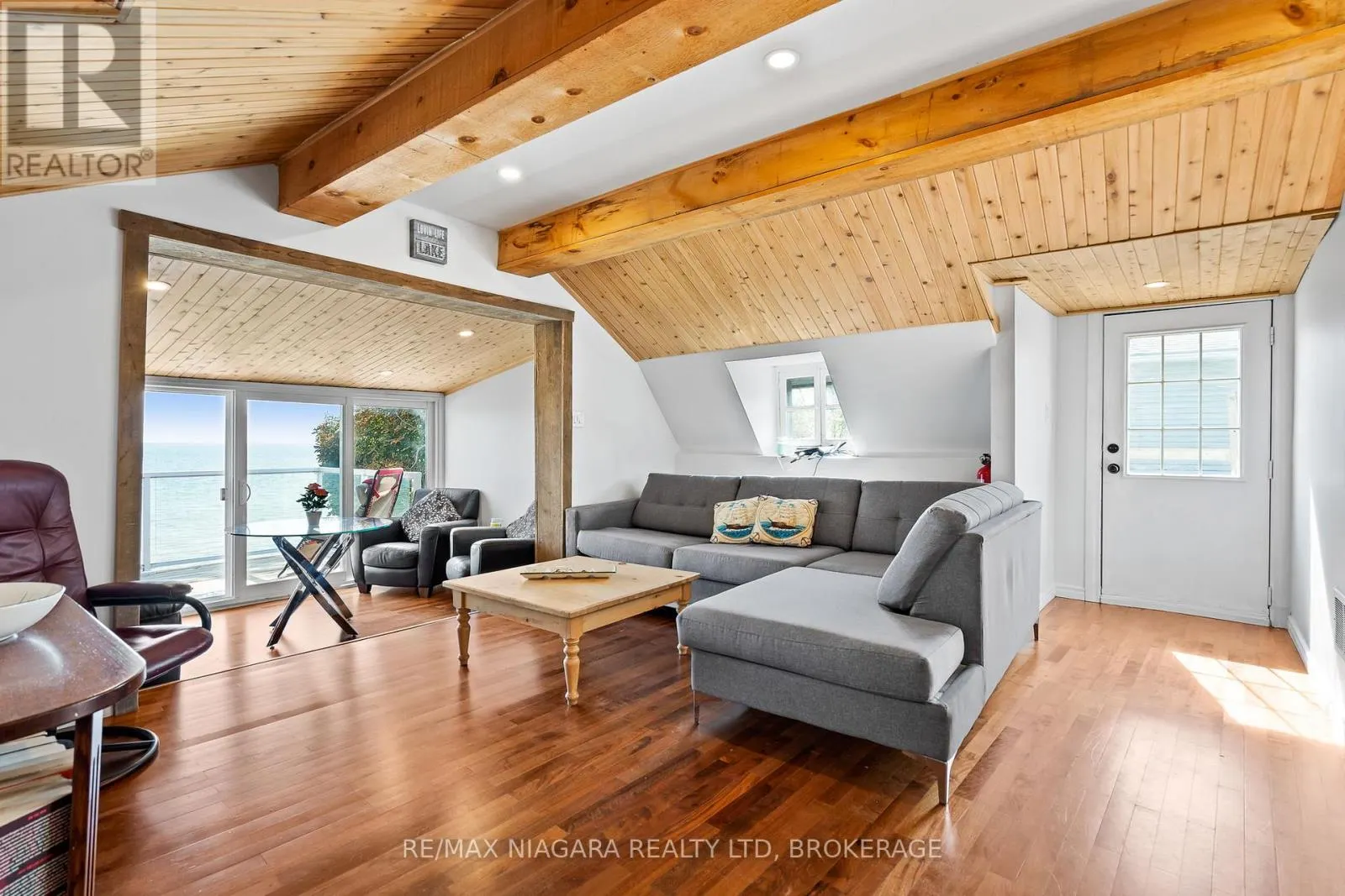 105 LIGHTHOUSE DRIVE
