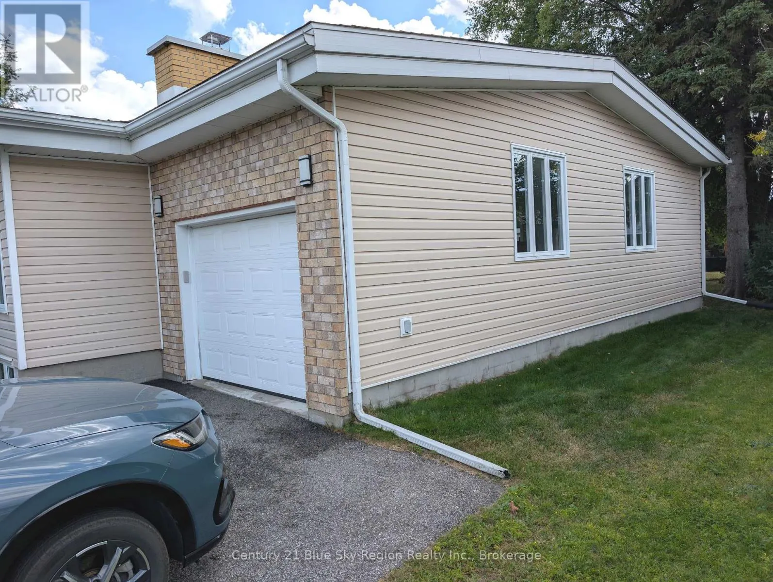 734 BIRCHWOOD ROAD