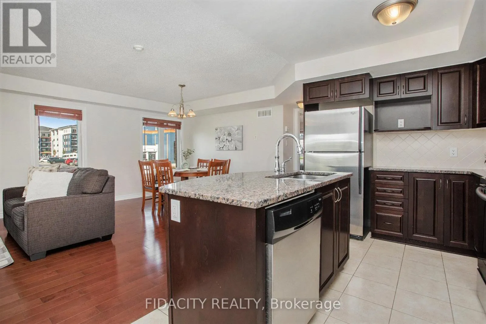 4 - 215 BLUESTONE PRIVATE