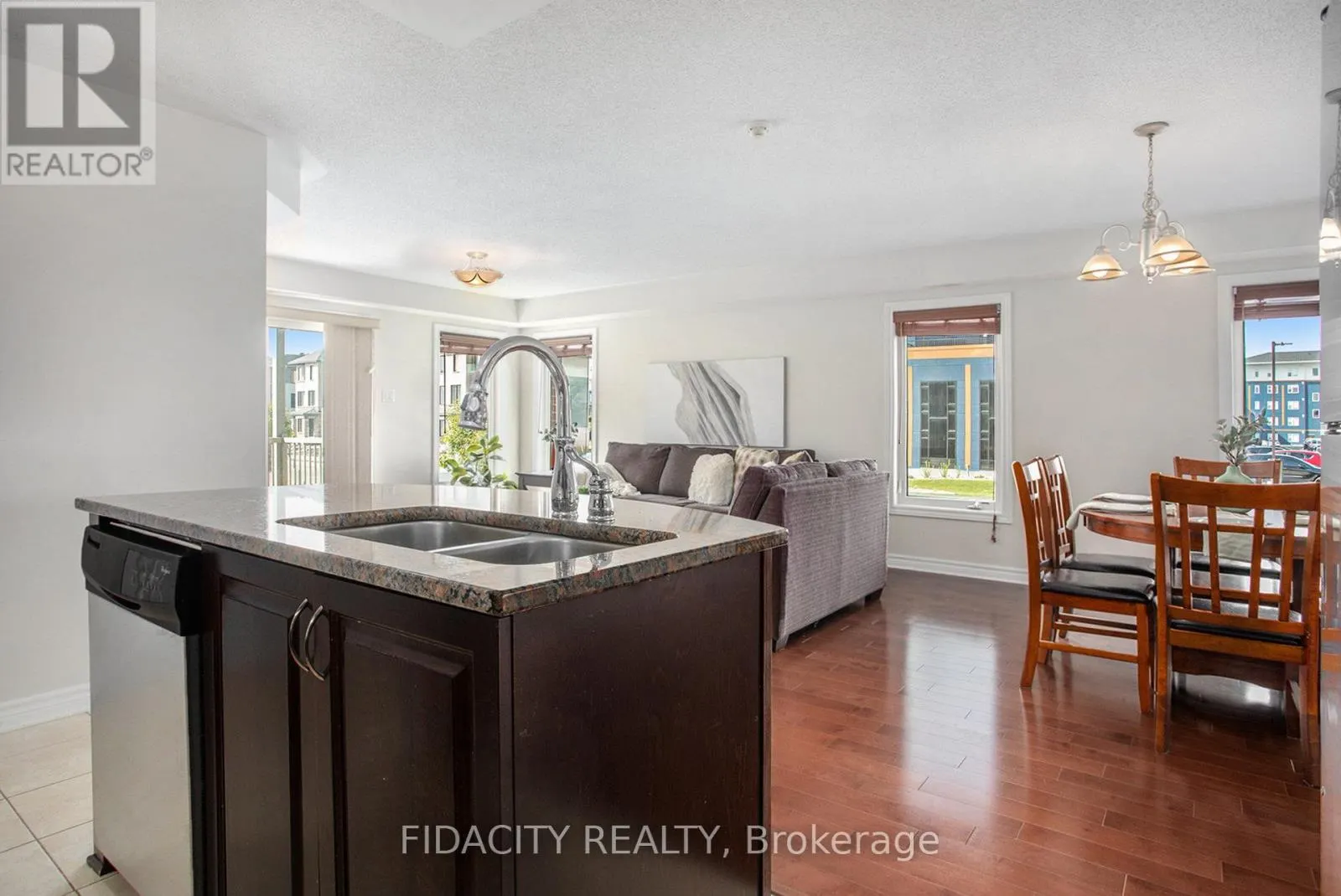 4 - 215 BLUESTONE PRIVATE