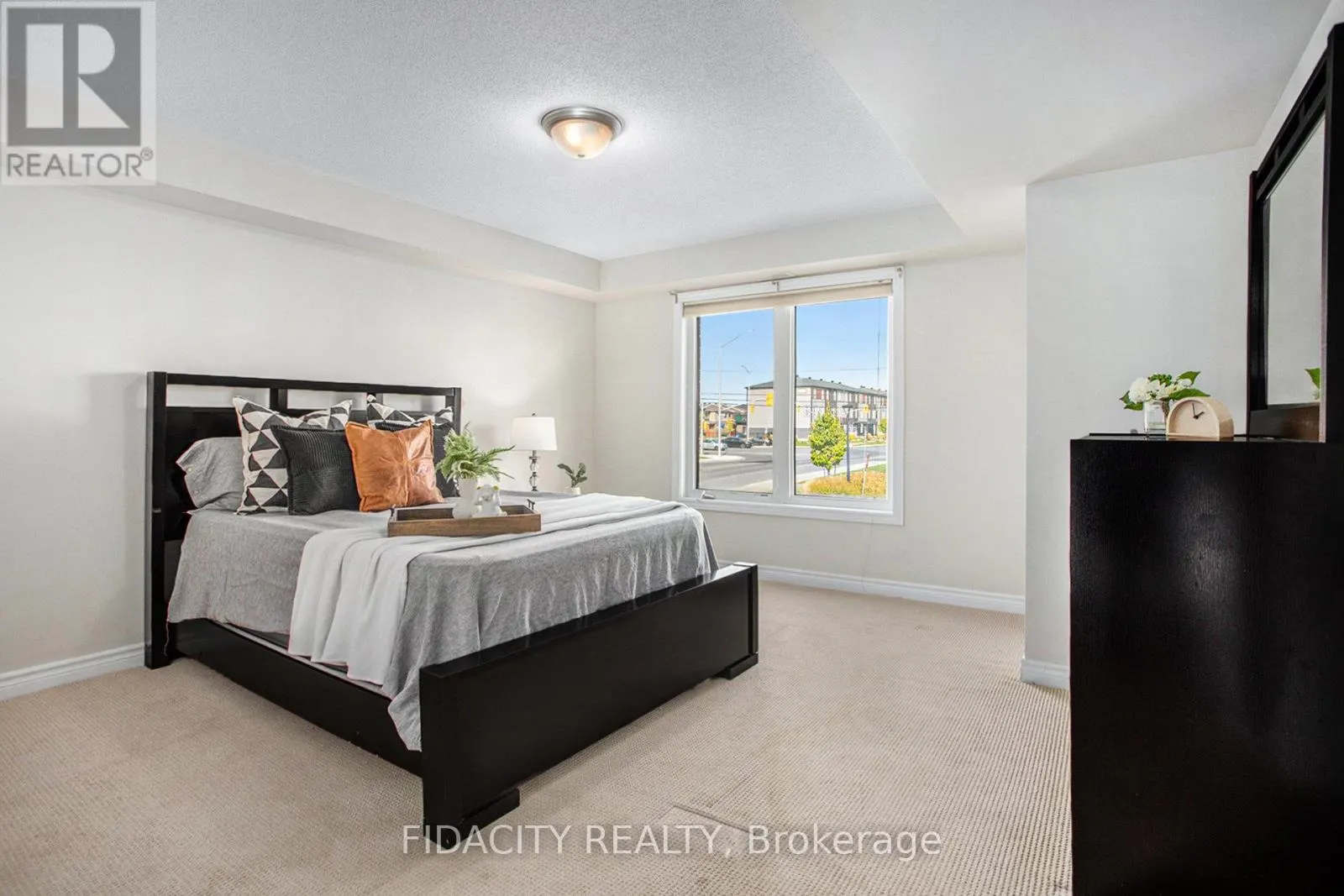 4 - 215 BLUESTONE PRIVATE