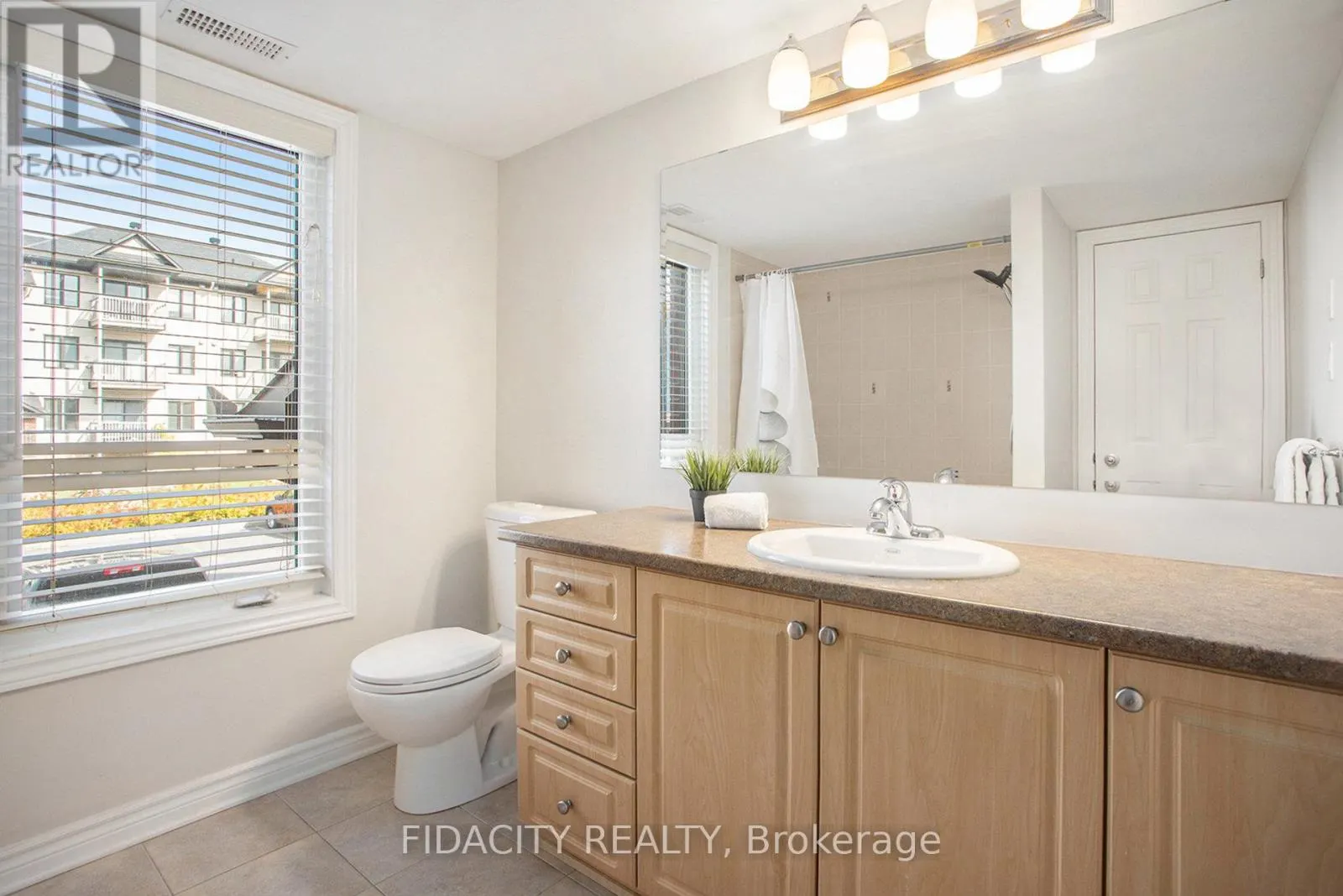4 - 215 BLUESTONE PRIVATE