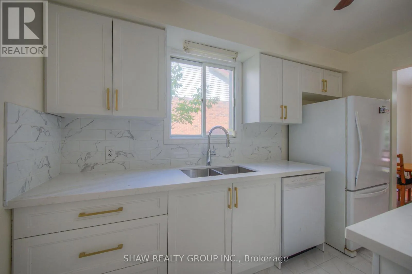 15 GLENDAN COURT