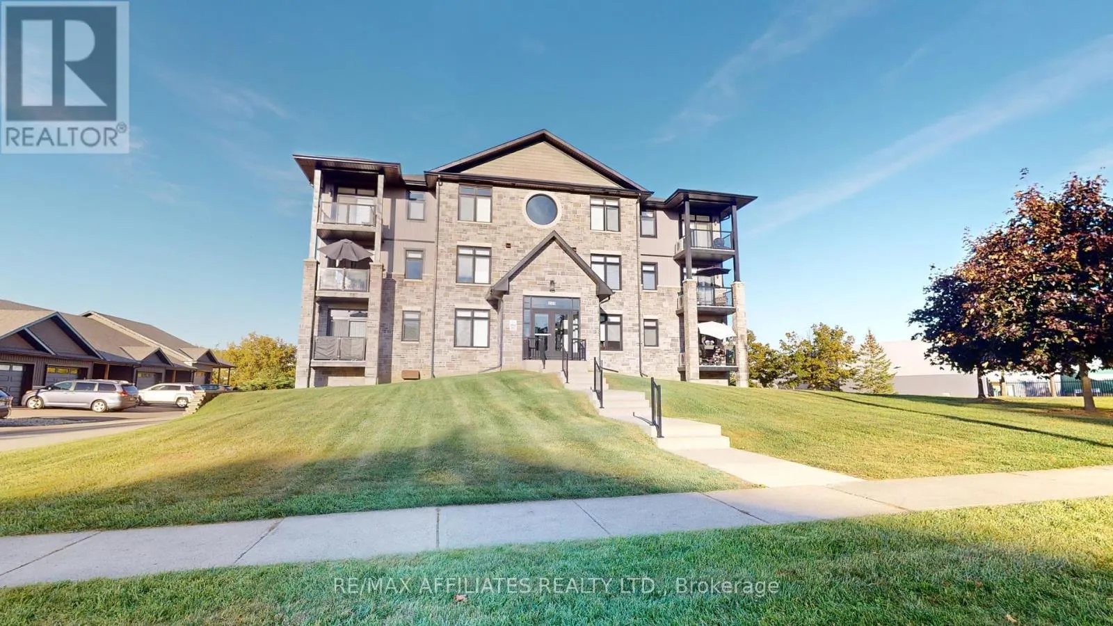 303 - 1109 MILLWOOD AVENUE
