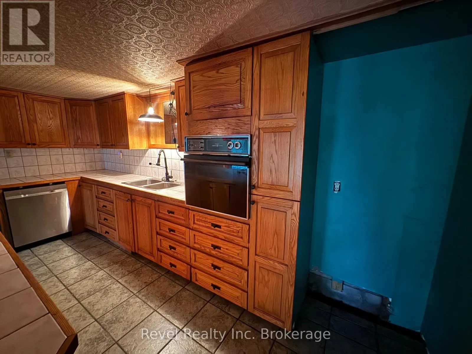 1670 FOREST LAKE ROAD
