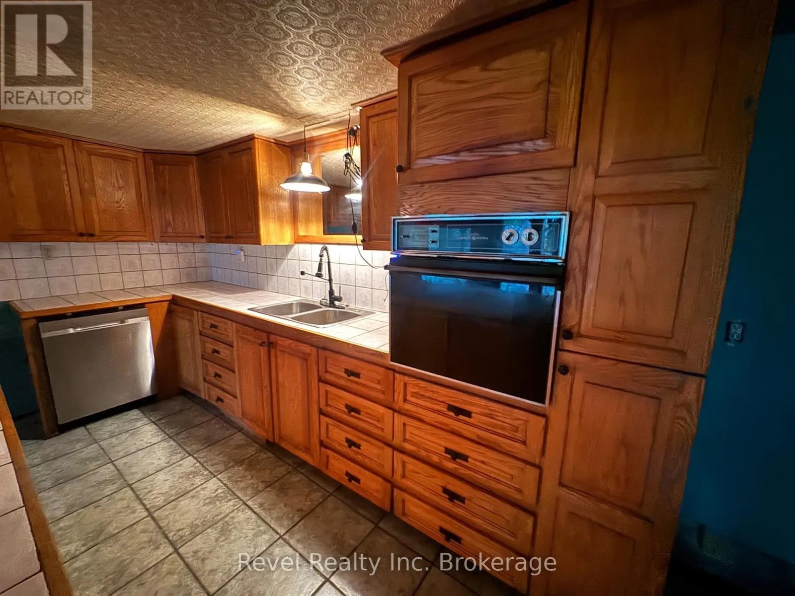 1670 FOREST LAKE ROAD