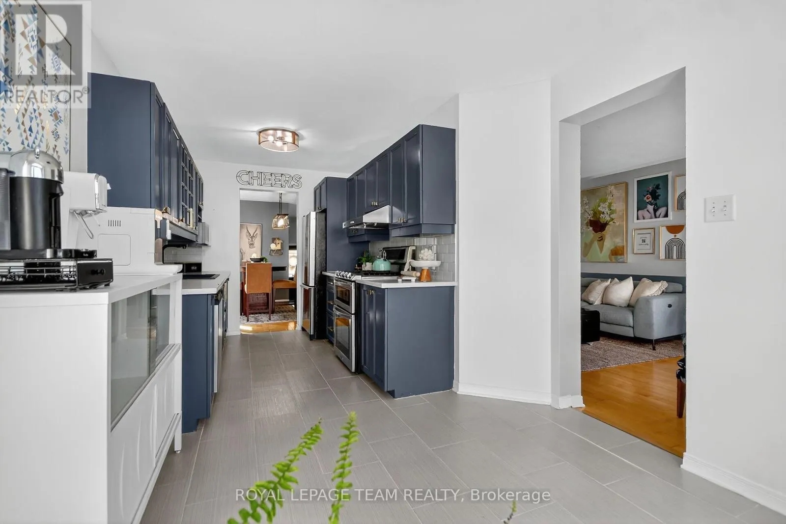 2001 DUNOLLIE CRESCENT