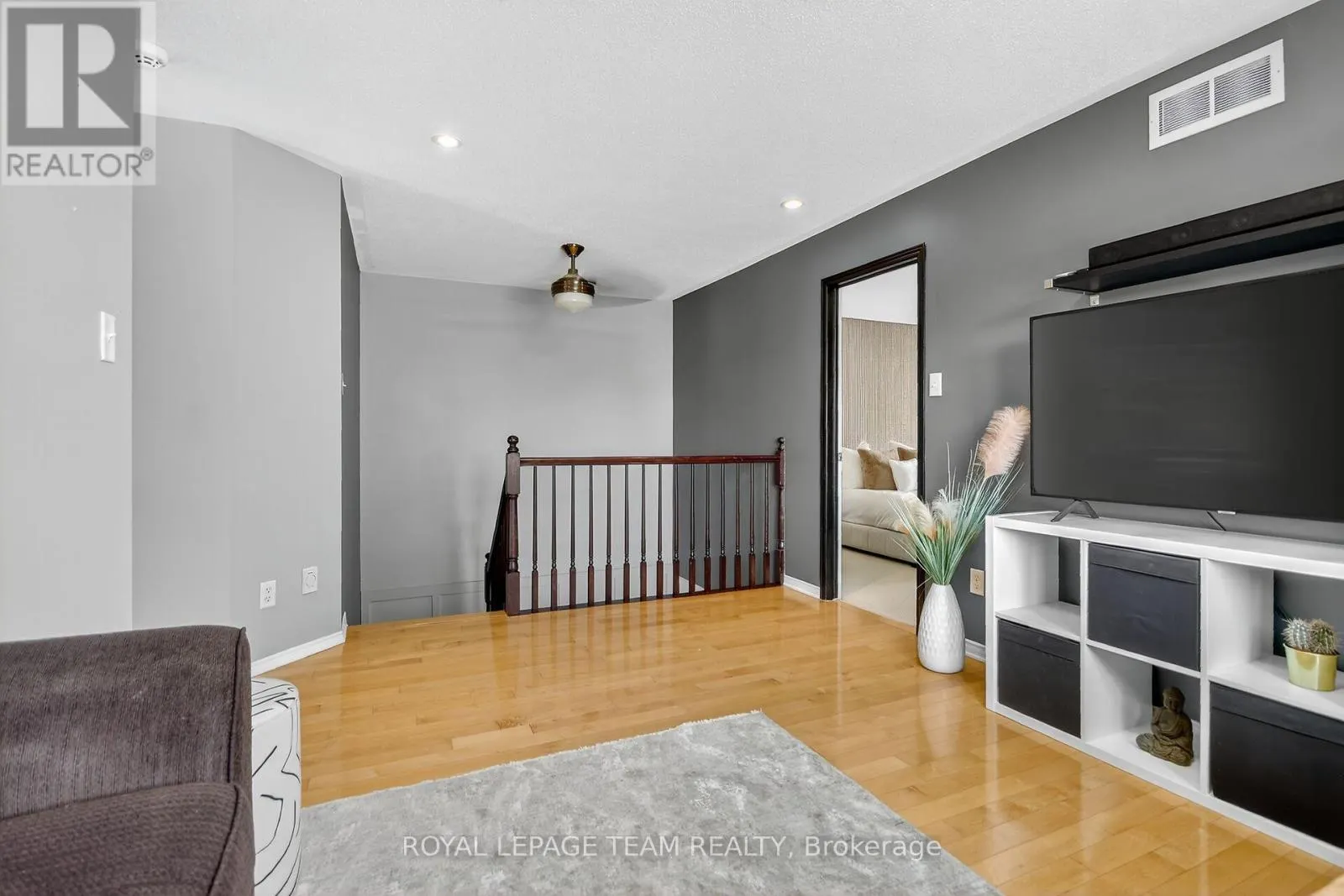2001 DUNOLLIE CRESCENT