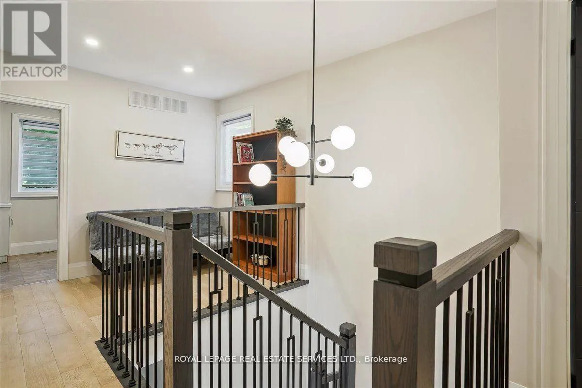 24 PEEL STREET N
