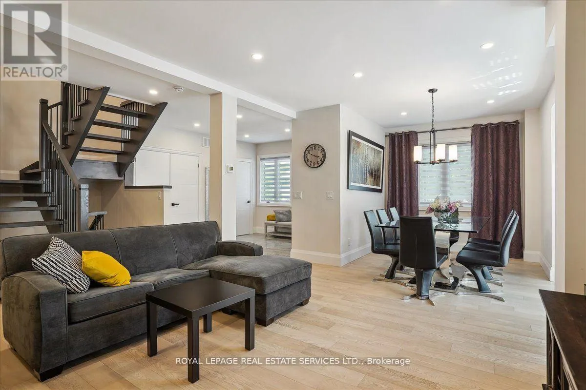 24 PEEL STREET N