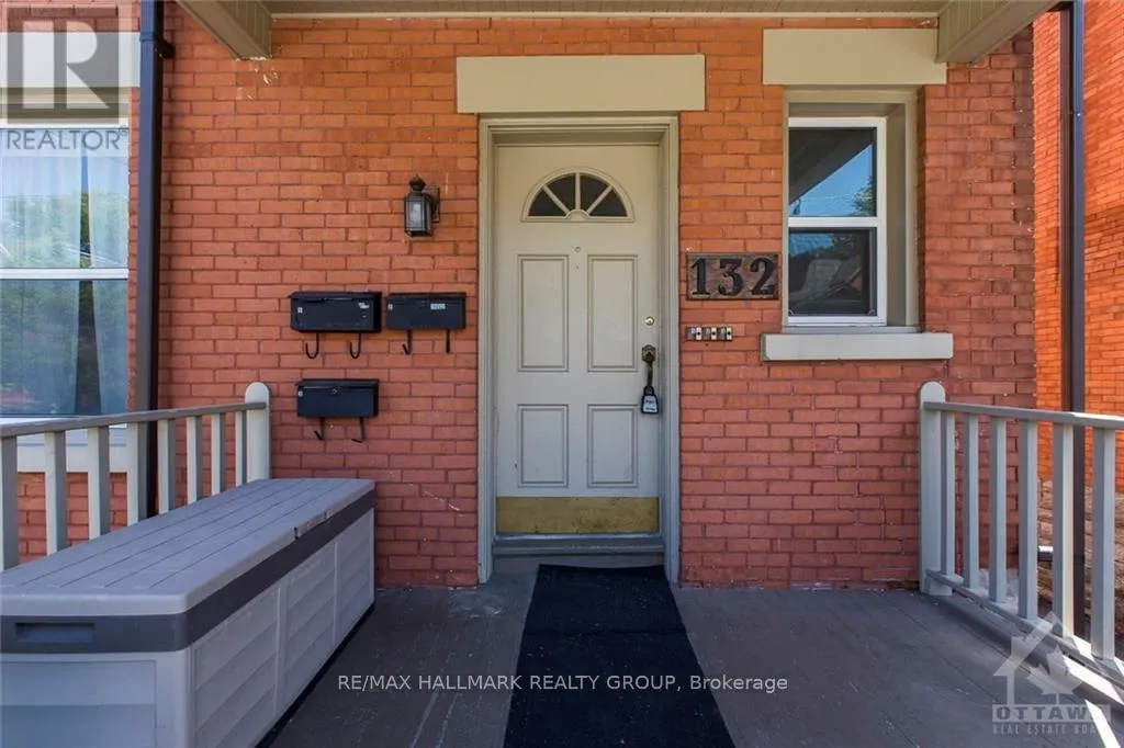 1 - 132 FLORA STREET W