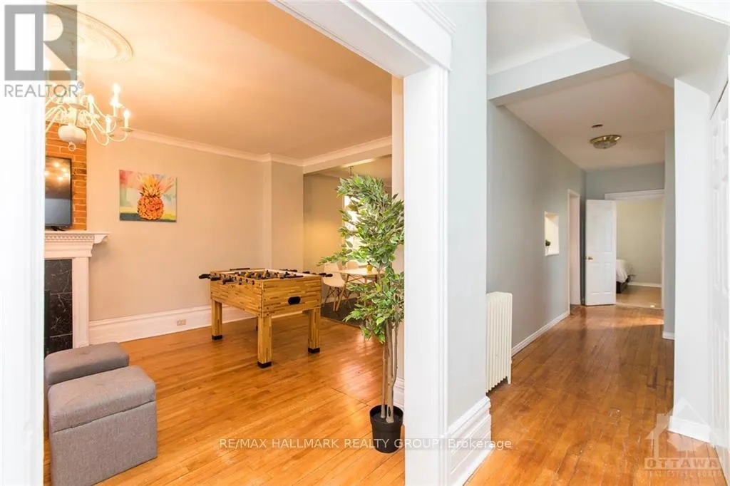 1 - 132 FLORA STREET W