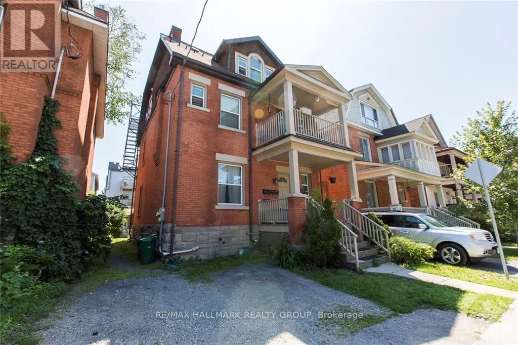1 - 132 FLORA STREET W