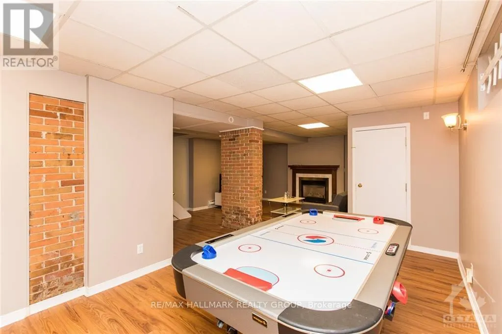 1 - 132 FLORA STREET W
