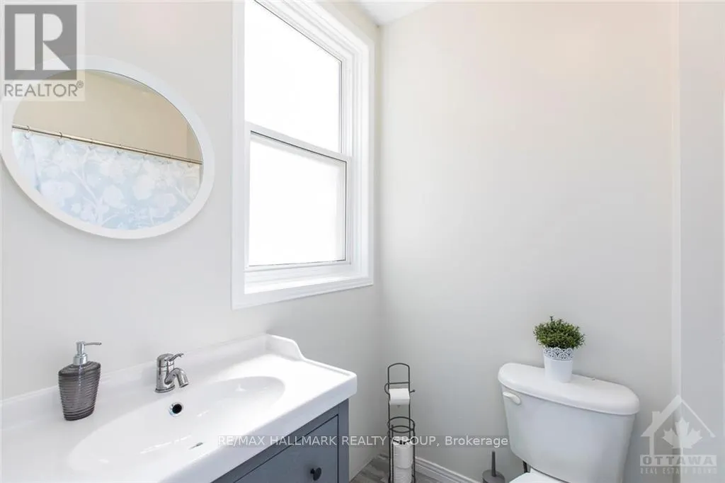 1 - 132 FLORA STREET W