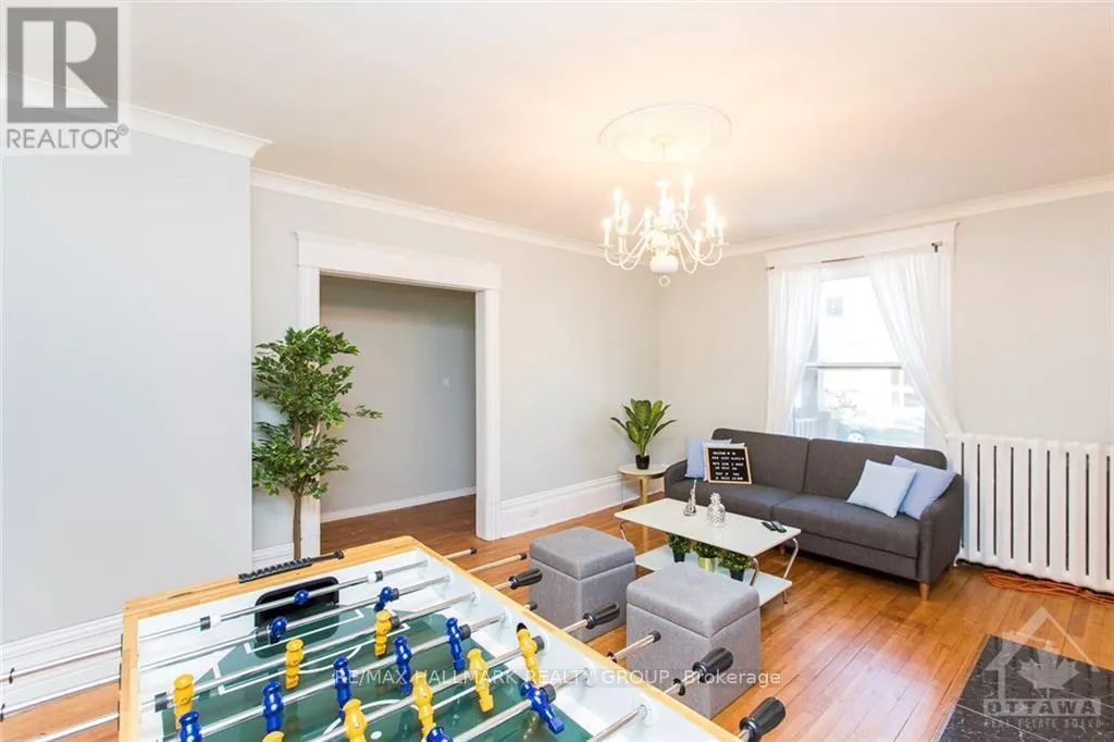 1 - 132 FLORA STREET W