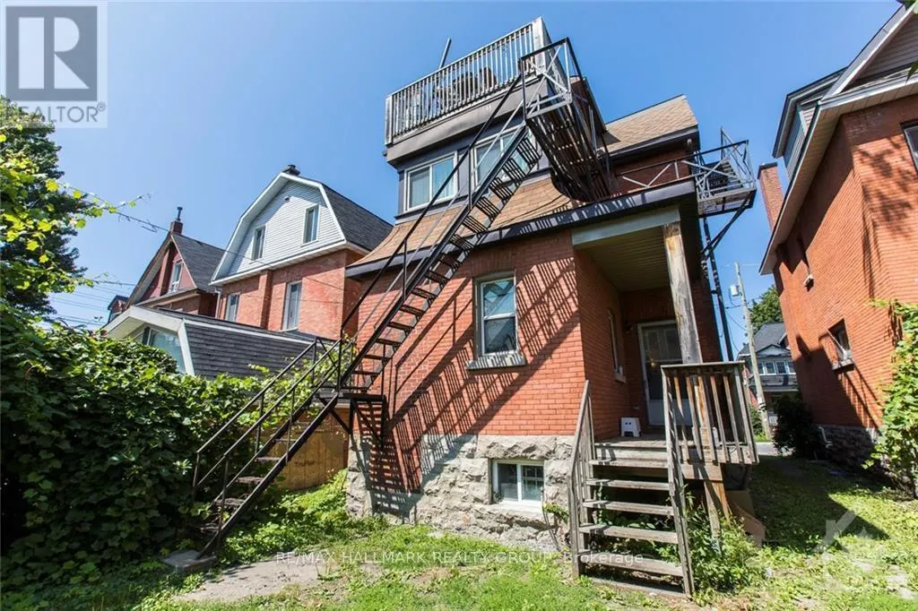 1 - 132 FLORA STREET W
