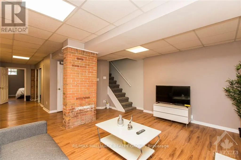 1 - 132 FLORA STREET W