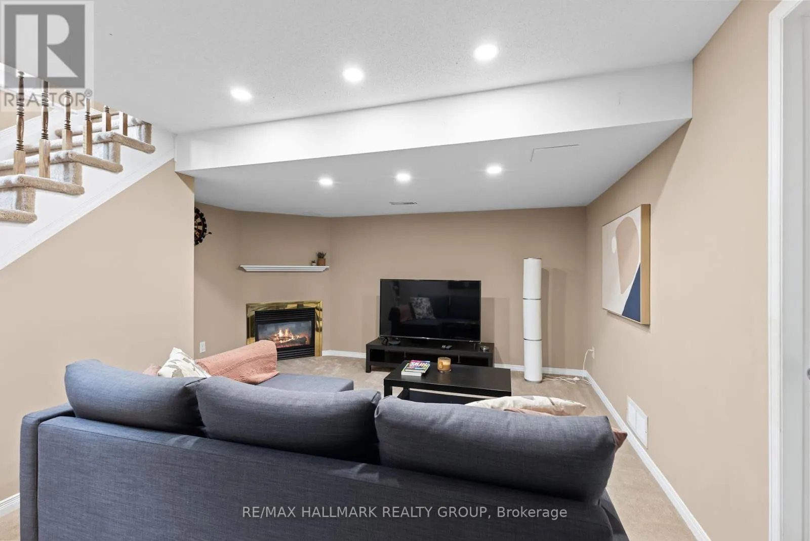 404 WISTERIA CRESCENT