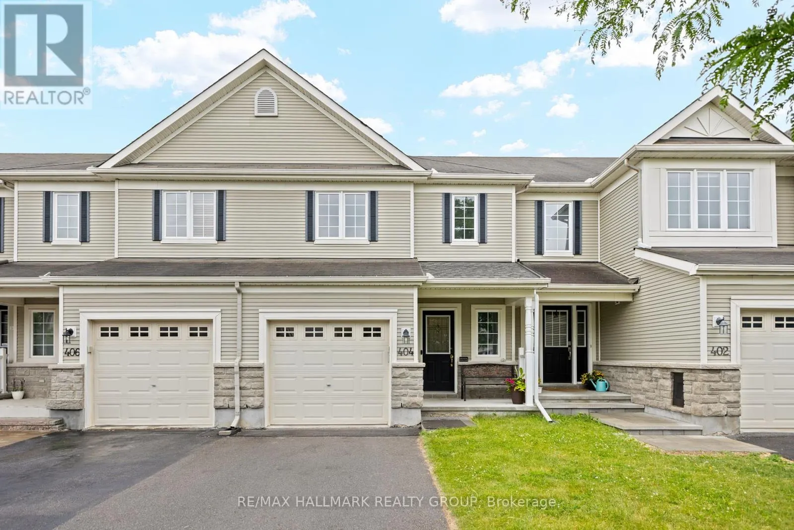404 WISTERIA CRESCENT