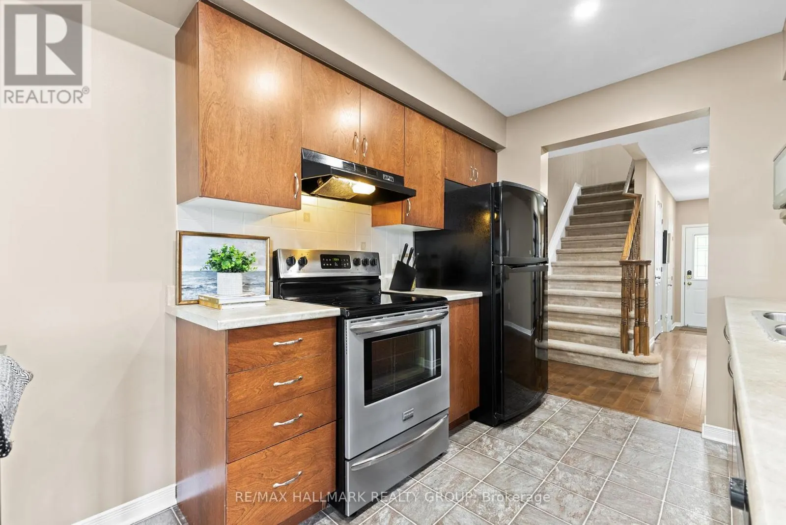 404 WISTERIA CRESCENT