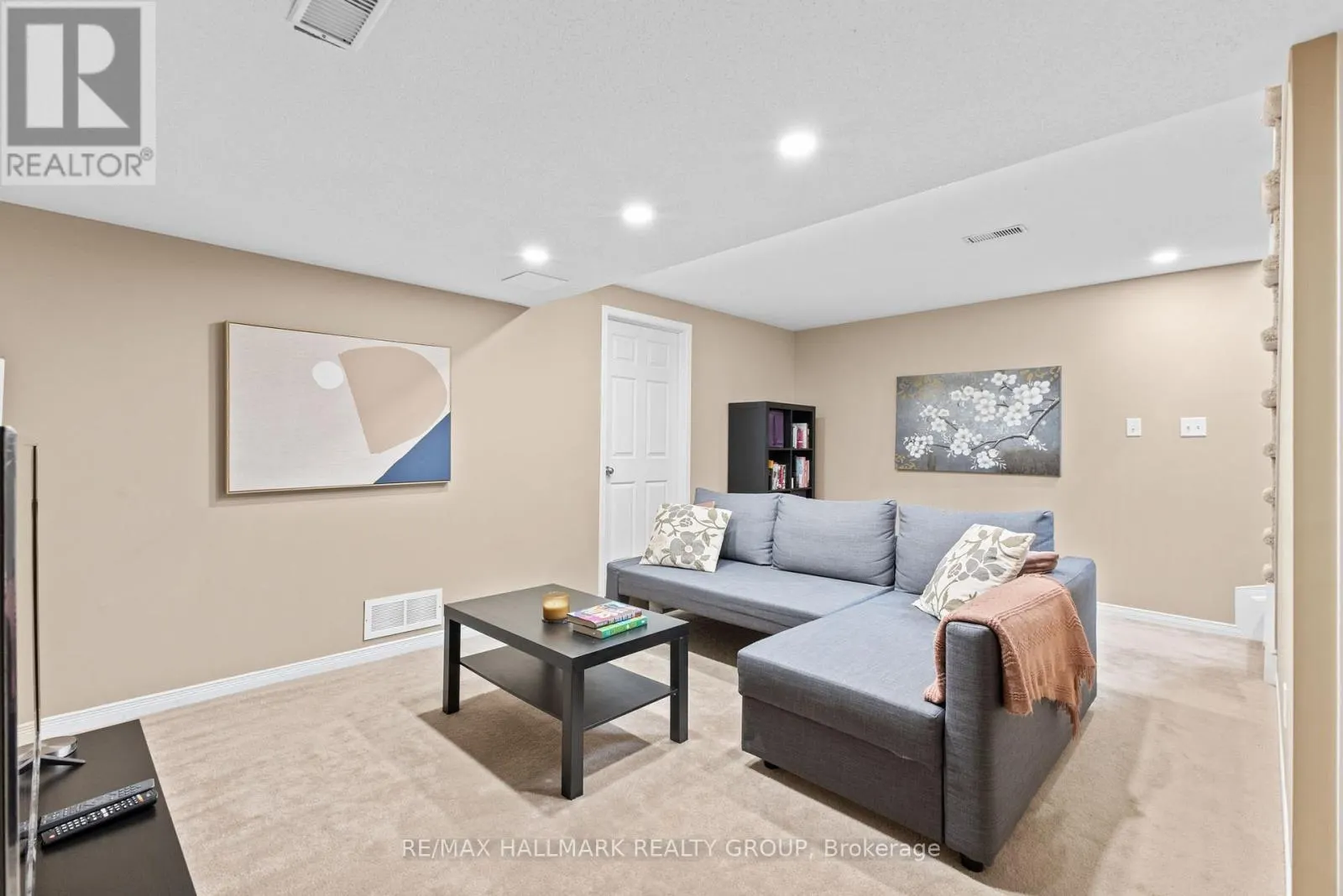 404 WISTERIA CRESCENT