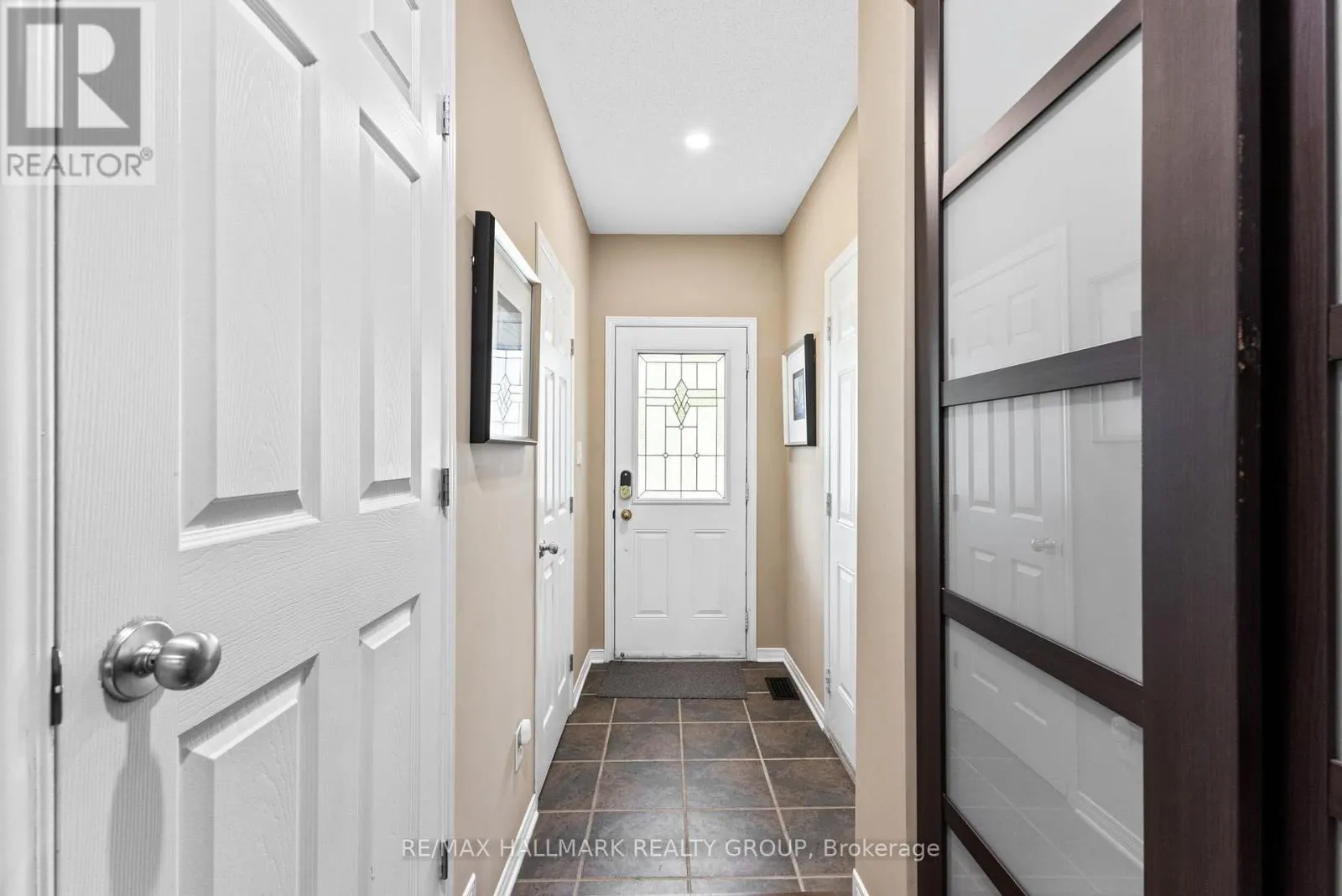 404 WISTERIA CRESCENT