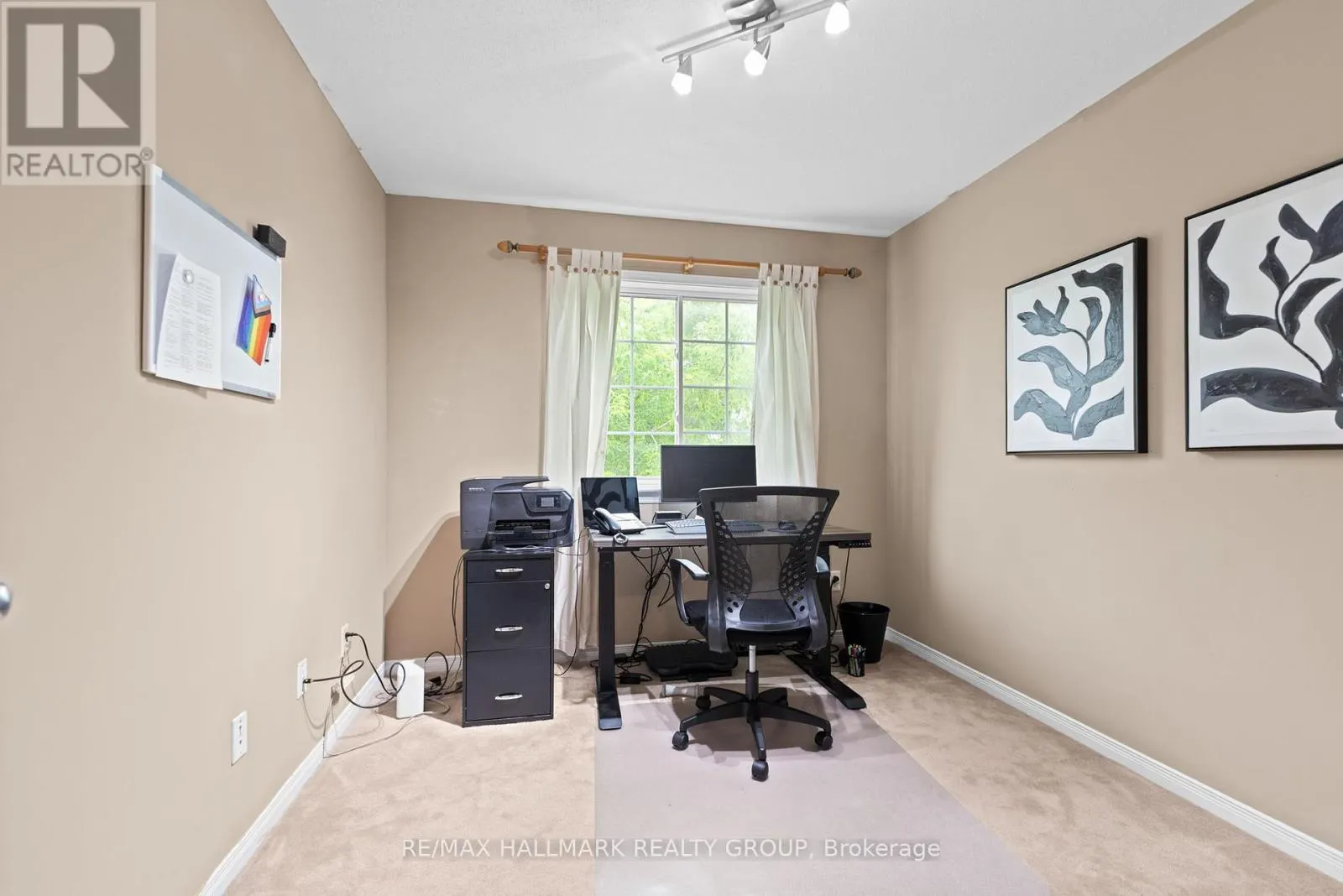 404 WISTERIA CRESCENT
