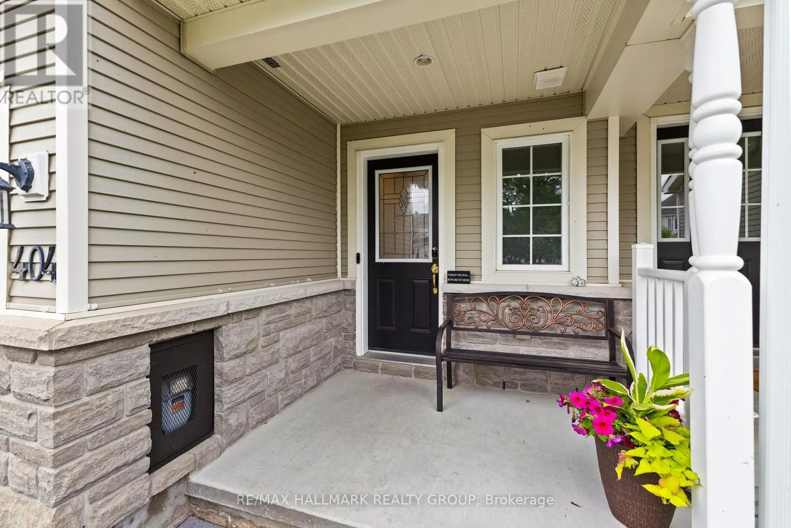 404 WISTERIA CRESCENT