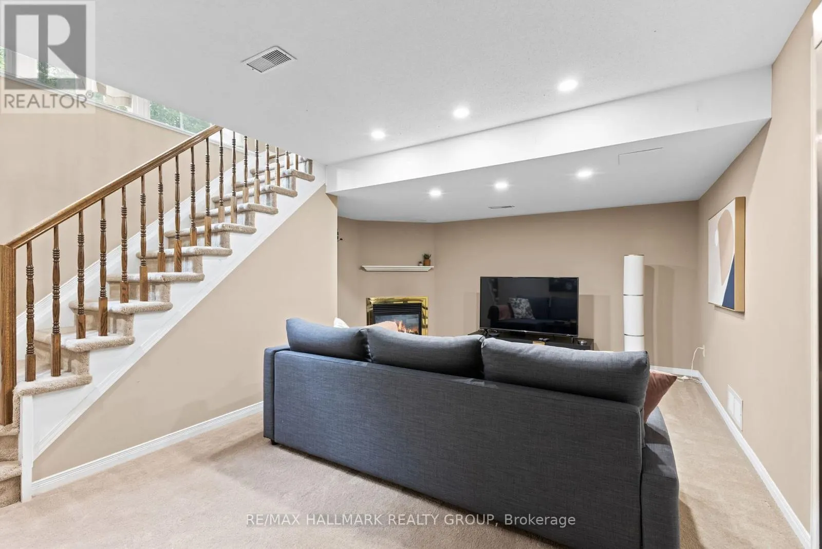 404 WISTERIA CRESCENT
