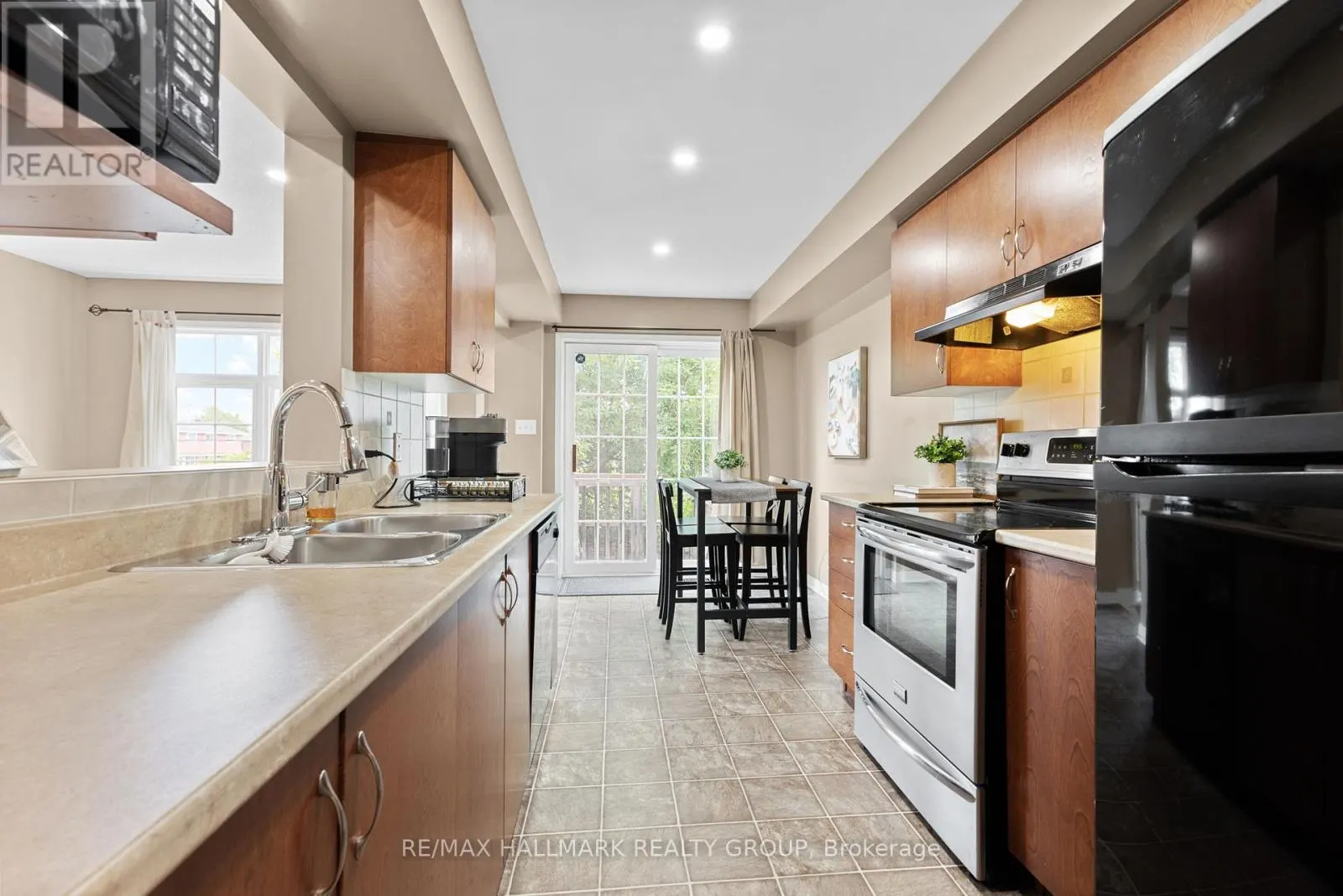 404 WISTERIA CRESCENT
