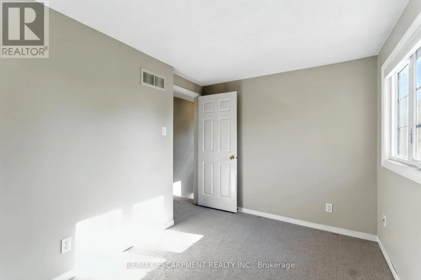 18 - 79 BRAEHEID AVENUE